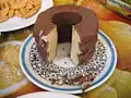 Baumkuchen com cobertura de chocolate