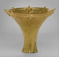 Taça com pássaros na borda; final do III milênio-início do II milênio; electrum; 12&nbsp;cm x 3.3&nbsp;cm x 4.5&nbsp;cm; Metropolitan Museum of Art