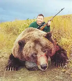 Um urso-pardo americano abatido