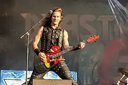 O baixista Mate Molnar