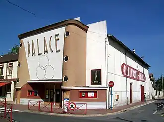 O cinema Beaumont-Palace, rue de Paris.