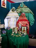 Uma exposição de vestimentas ortodoxas russas, incluindo três felônios