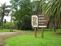 Placa de boas vindas na entrada do parque