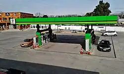 Posto de abastecimento em Monte Águila.