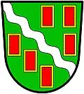 uma banda diminuta—Vert; uma banda diminuta ondulado argento entre seis bilhetas gules, cada um fimbriado or—Stroud Urban District Council, Inglaterra