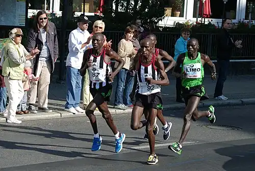 "Coelhos" com a tradicional camiseta listada preto-e-branco em 2011.
