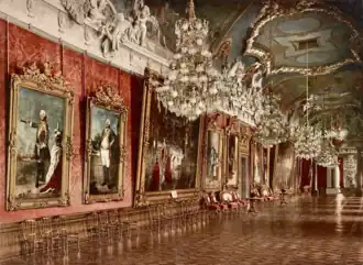 Galeria de Pinturas vista em direção à Sala Branca, c. 1900