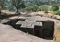 A Igreja de São George, uma das muitas igrejas escavadas nas colinas rochosas de Lalibela