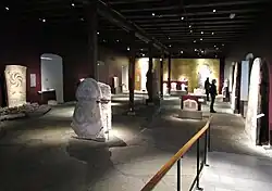 Sala das pedras com gravuras