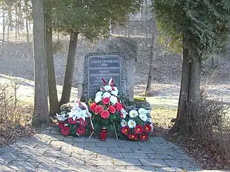 Monumento aos soldados do Corpo de Segurança Interna (demolido em 11 de julho de 2019[39])