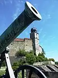 Torre Blauer, com canhão em primeiro plano