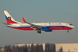 Um Boeing 737-800 se aproximando no Aeroporto Vnukovo em 2010.