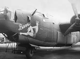 Bombardeiro B24 representando um pin-up "Bonnie", c. 1945