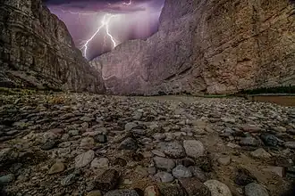 Boquillas canyon durante uma tempestade