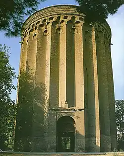 Torre Tughrul, un monumento del XII secolo a Rey, in Iran, che commemora il monarca selgiuchide Toğrül