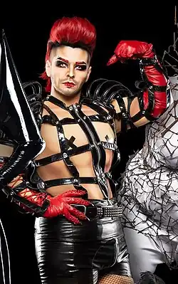 Landon Cider, drag king de horror, participante e vencedor da 3ª temporada de The Boulet Brothers' Dragula.