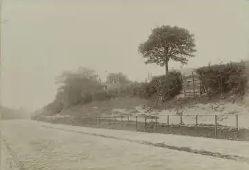 Boulevard Mortier en 1905 près de la rue de la Justice.