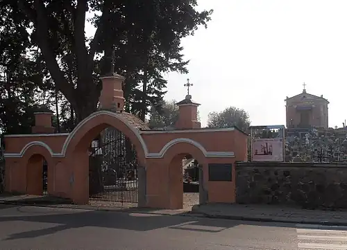 Portão principal do cemitério paroquial