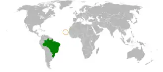 Mapa indicando localização do Brasil e de Cabo Verde.