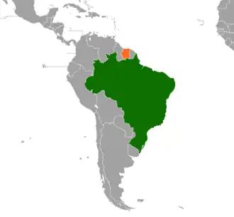 Mapa indicando localização do Brasil e do Suriname.