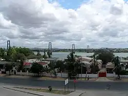 Panorama de Tete, com Ponte Samora Machel ao centro, em 2009.