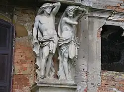 Esculturas do palácio