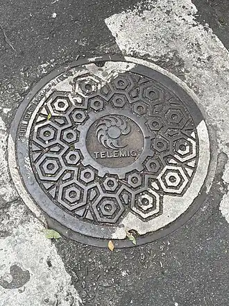 Bueiro da Telemig encontrado em uma rua na cidade de Vitória no estado do Espírito Santo