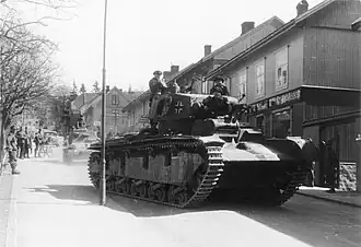 Um tanque alemão Neubaufahrzeug avançando por Lillehammer em abril de 1940.