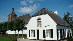 De Witte Huisjes com vista da Oude Dorpskerk ("igreja velha da aldeia")