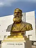 Busto do imperador Pedro II na praça da matriz, de autoria de Honório Peçanha.