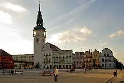 Praça e edifício da prefeitura