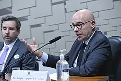 Mesa da Audiência Pública sobre a dívida no balanço das Lojas Americanas. CEO das Americanas, Leonardo Coelho Pereira com o ex-CEO das Americanas, Sérgio Agapito Lires Rial - em pronunciamento.