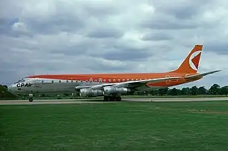 Douglas DC-8-55CF-Jet no aeroporto Gatwick em Londres (1977)