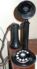 Um telefone castiçal da dácada de 1920 da Western Electric.