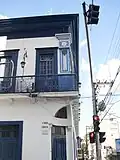 Detalhes da fachada na esquina das ruas Barão de Jaguara e General Osório.