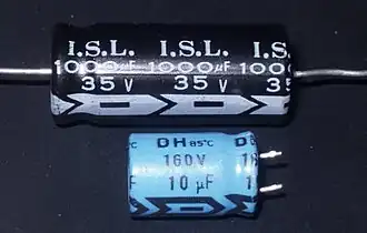 Capacitor com ligação axial e capacitor com ligação radial