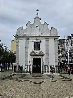 Adro da Capela de Nossa Senhora da Saúde, Praça Martim Moniz, Lisboa, 1987-1991