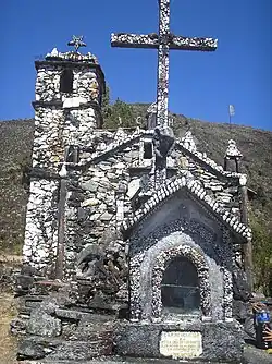 Capilla del Tisure, construída por Juan Félix y Epifania Gil, vista desde el frente