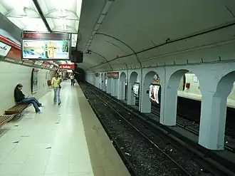 Estação Carlos Gardel.