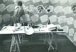 Carlos Vergara prepara painel para a 39ª Bienal de Veneza, 1980.