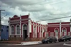 Casa antiga no centro da cidade.