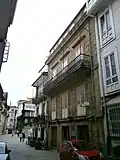 As casas onde viveram Francisca Herrera Garrido (à esquerda) e Rosalía de Castro (à direita), na rua do Príncipe.