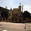 O Castelinho é interligado por estruturas cilíndricas