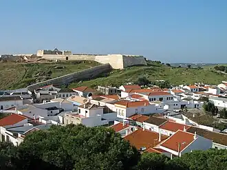 Castro Marim (Algarve, Portugal): vista de parte da cidade e (ao fundo) o Forte de São Sebastião