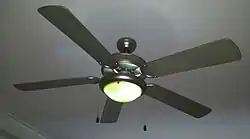 Ventilador de teto com lâmpada integrada