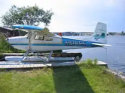 Cessna 180B com flutuadores 1959.
