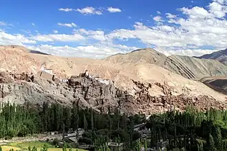 Vista da aldeia e do mosteiro de Basgo