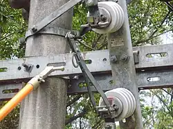 chave seccionadora e uma vara de manobra.