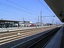 A estação com seu novo traçado, incluindo 2 vias (adequadas para quilômetro por hora) e 4 vias na plataforma.