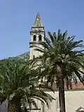 Igreja principal de Perasto (Perast) com o seu campanário em típico estilo veneziano